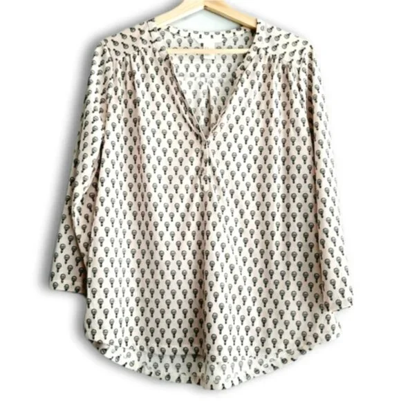 H&M  Hot Air Balloon Print V-Neck Shirt Light Fun Novelty Top Creamy Pink Sz M - Picture 2 of 9
